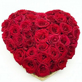 Букет из 3D 201 обьемной красной розы сердцем