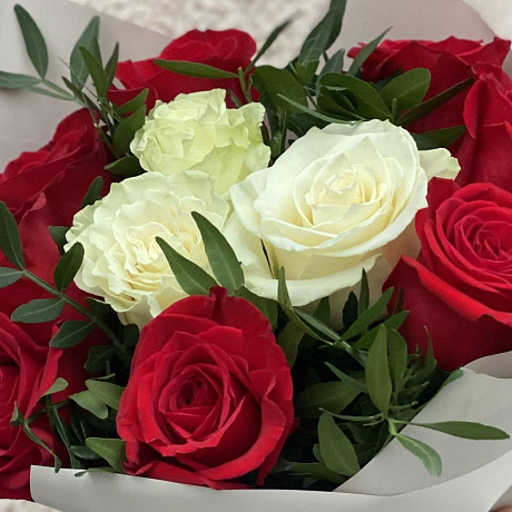 Букет Фея из красных и белых роз - Фото 5