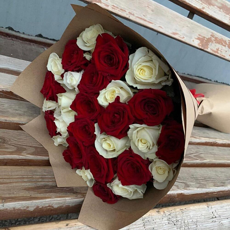 29 роз микс белые и красные - Фото 2