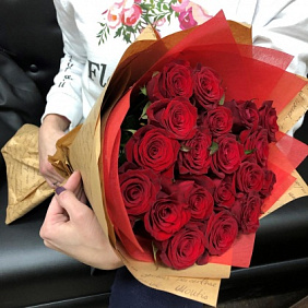 Розы. Букет из 19 красных роз. N15