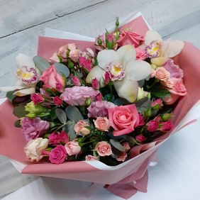 Букет цветов "Клубничный мусс"