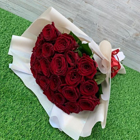 Букет из 25 красных роз (50см) №160