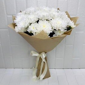 Букет из 9 белых кустовых хризантем