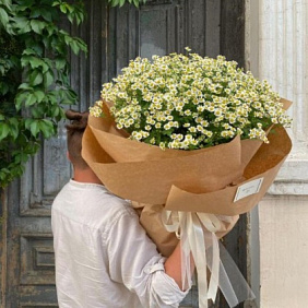 Букет из мелких ромашек