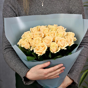 25 кремовых роз 50 см