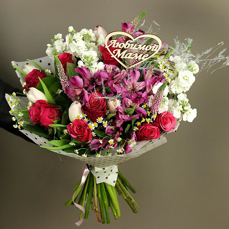 БУКЕТ МАМЕ ИЗ РОЗ, ТЮЛЬПАНОВ И АЛЬСТРОМЕРИЙ - Фото 3