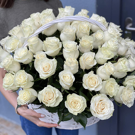 Корзина из белых роз Аваланж - Фото 2