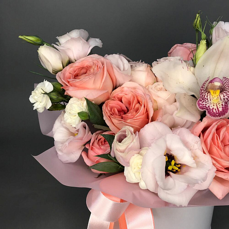 Пионовидная роза с эустомой - Фото 2