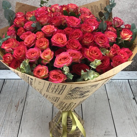 Букет из 15 кустовых роз с эвкалиптом - Фото 3