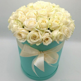 25 белых роз в коробке тиффани №72