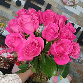 15 роз Малиновых