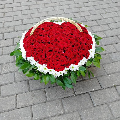 Сердца из цветов в корзине - Фото 4