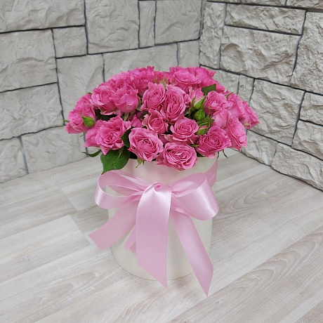 Коробка из розовых кустовых роз - Фото 5