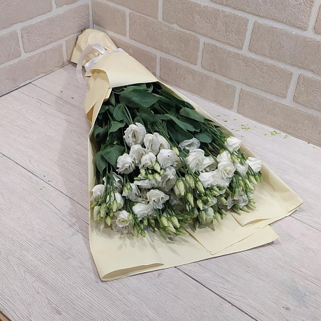 Букет из  белых лизиантусов - Фото 5