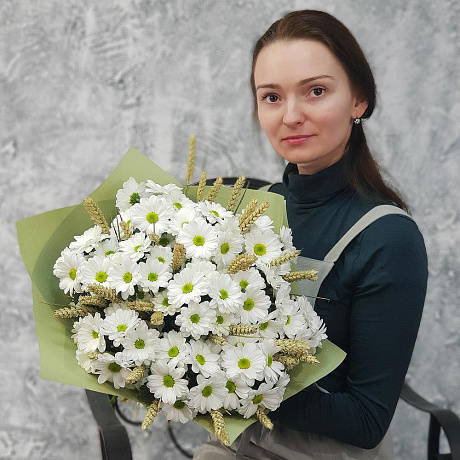 Летний букет из кустовых хризантем и пшеницы - Фото 2