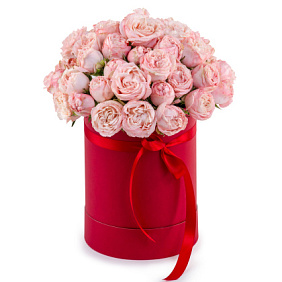 11 белых пионовидных роз Премиум в красной шляпной коробке