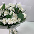 Монобукет из белых кустовых диантусов с эвкалиптом - Фото 2