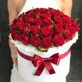 Букет из 51 розы Мон Амур в коробке