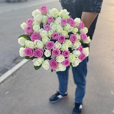 Букет из 51 розовой и белой розы - Премиум - Фото 2