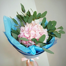 Букет цветов "Комплимент" с гортензией" №160