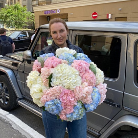 Букет цветов "Море гортензий"