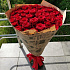 Букет 51 роза в крафтовой упаковке - Фото 1