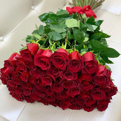 Букет из 51 красной бархатной розы - Фото 2