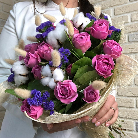 Авторский букет с розами и хлопком - Фото 2