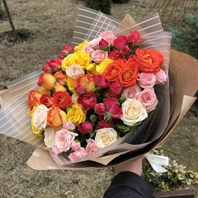 Монобукет 29 кустовых роз микс
