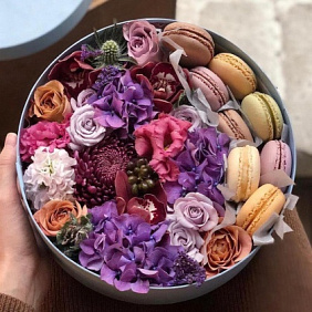 Красивая коробка с гортензией