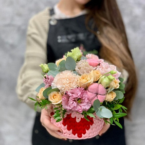 Нежная композиция в уютном кашпо