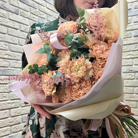 Австорский букет с диантусом в основе