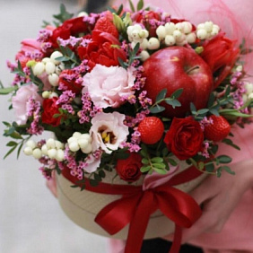 Коробка с цветами и фруктами ,,Яблочный пирог