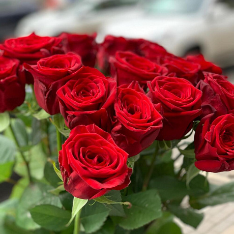 Моно букет из красных роз  - Фото 4