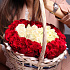 51 роза микс в форме сердца в корзине - Фото 4