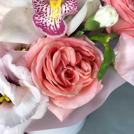 Пионовидные розы с эустомой - Фото 3
