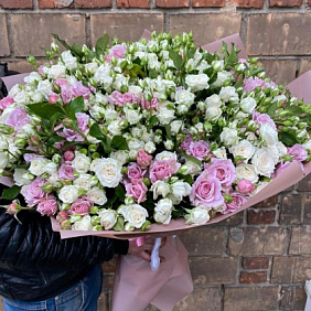Букет из нежных кустовых роз №160