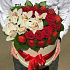 Коробка с цветами. Орхидея,розы и клубника. N431 - Фото 1