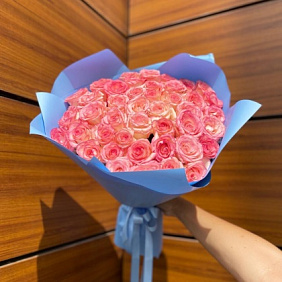 Букет роз  сорта Джумилия