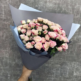 Букет из кустовой розы №165