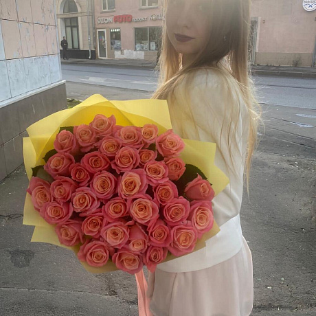 35 персиковых роз - Фото 2