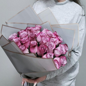 Букет фиолетовых роз