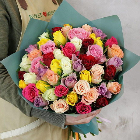 Букет из 51 разноцветных кенийских роз - Фото 3