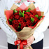 Розы. Букет из 19 красных роз с рускусом. N658 - Фото 2