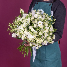 Букет из кустовых роз и эустомы №2