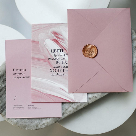 Букет из 29 роз Ред Наоми в черном крафте - Фото 2