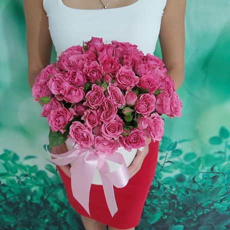 Коробка из розовых кустовых роз - Фото 3