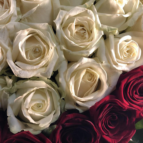 Корзина цветов в виде сердца - Фото 6