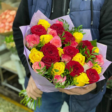 Букет из 29 микс роз - Фото 4