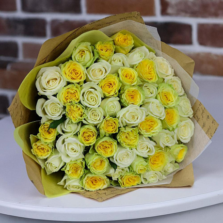 Букет из 51 белой и желтой розы (50 см). N899 - Фото 5